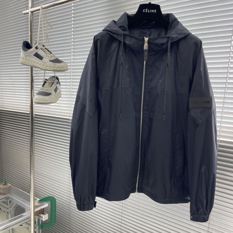 l0vis Vvtt0n outwear